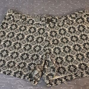 bcg Geometric Black and White Women's Shorts size 10